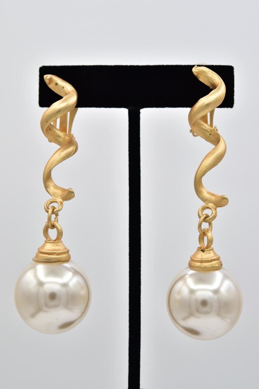 Vintage NOS Brushed Gold Spiral Chunky Pearl Dangle Clip On Earrings 1980s 90s